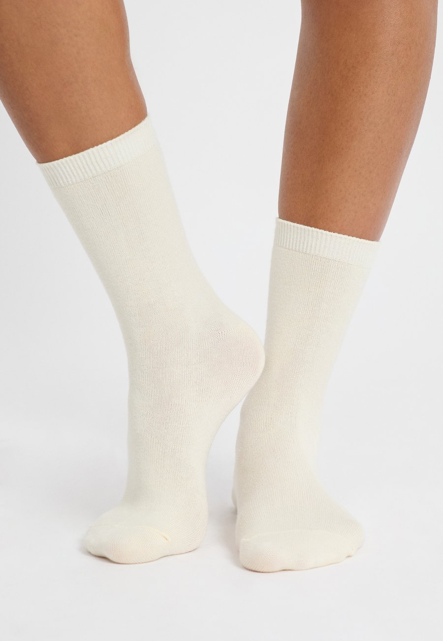 Носки Etam LUNA, Ecru/Off-White
Носки Etam LUNA, Ecru/Off-White