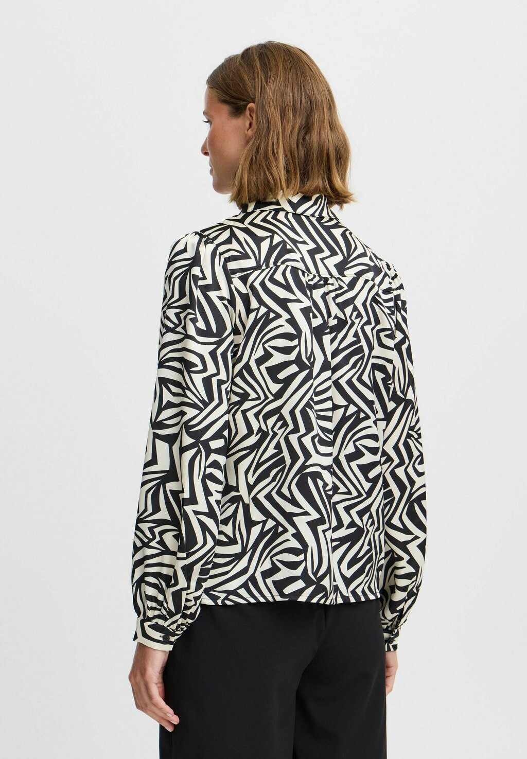 Блузка на пуговицах GEMOTRINE b.young, черный 
Блузка на пуговицах GEMOTRINE b.young, черный