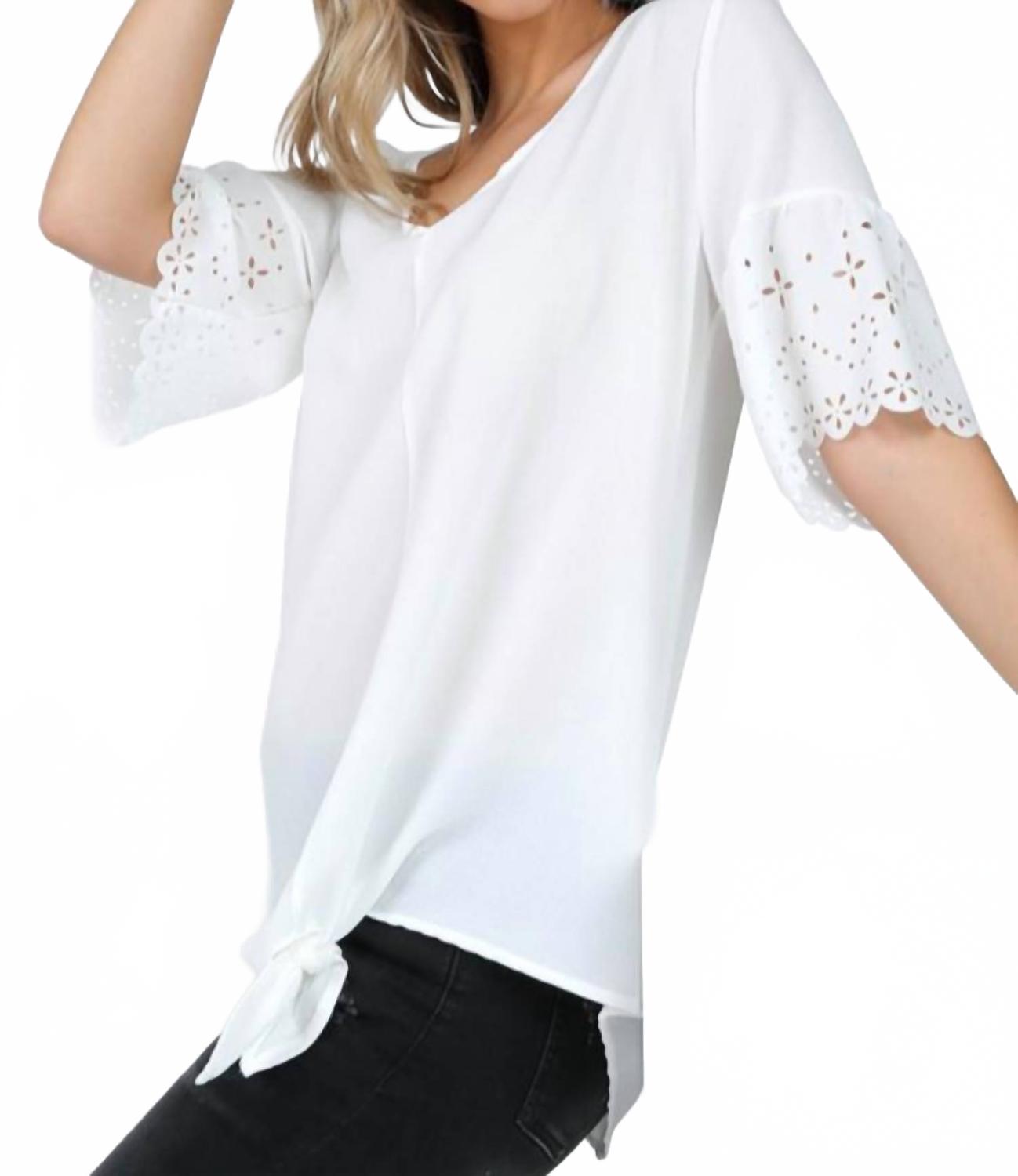 Белая блузка с коротким рукавом, V-образным вырезом и завязками, выполненная лазерной резкой Shop basic
Белая блузка с коротким рукавом, V-образным вырезом и завязками, выполненная лазерной резкой Shop basic