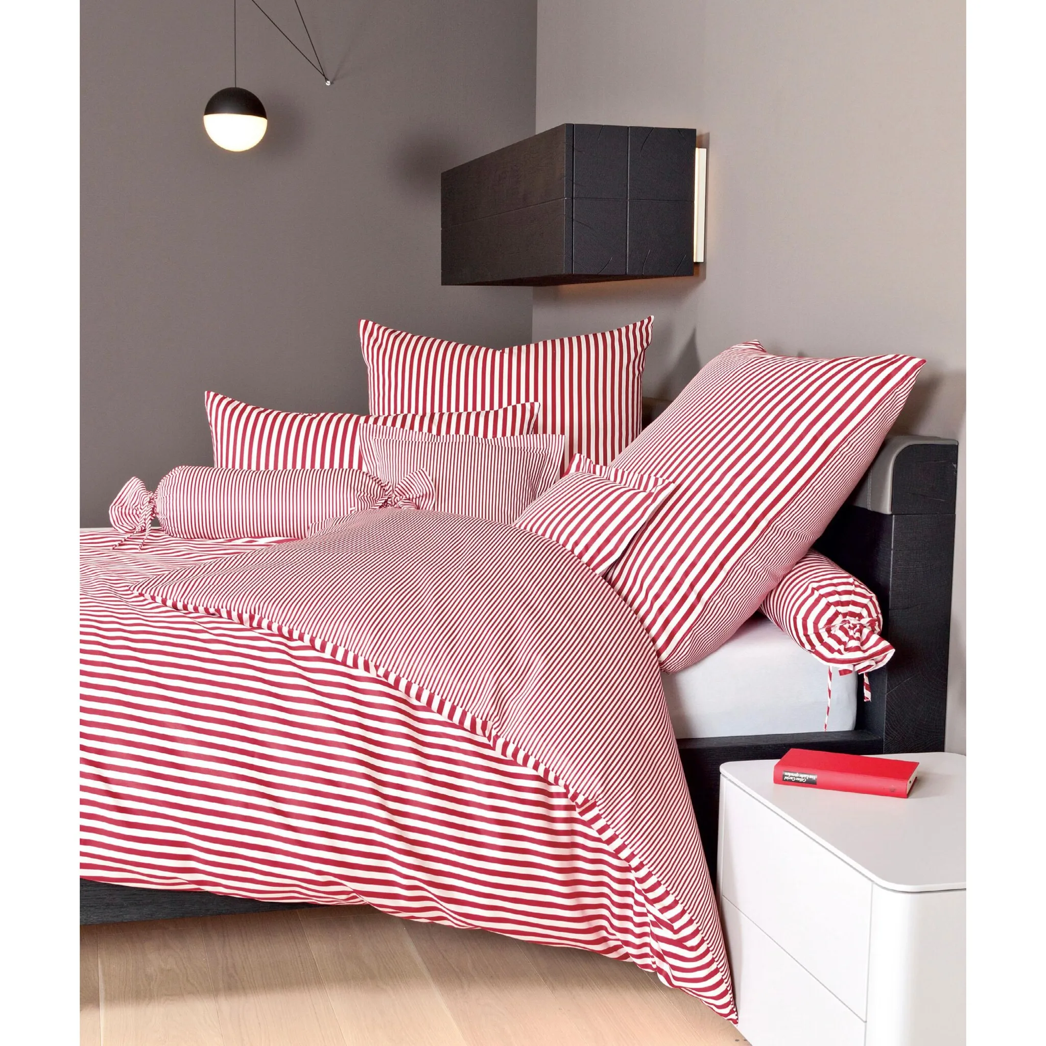 Двустороннее постельное белье Janine «модернклассик 3912, 100% хлопок», (2 шт.), на молнии, дизайн в полоску, красный
Двустороннее постельное белье Janine «модернклассик 3912, 100% хлопок», (2 шт.), на молнии, дизайн в полоску, красный