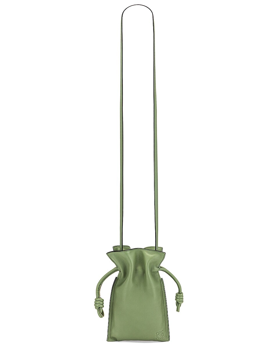 Карманная сумка для фламенко Loewe, цвет Rosemary 
Карманная сумка для фламенко Loewe, цвет Rosemary