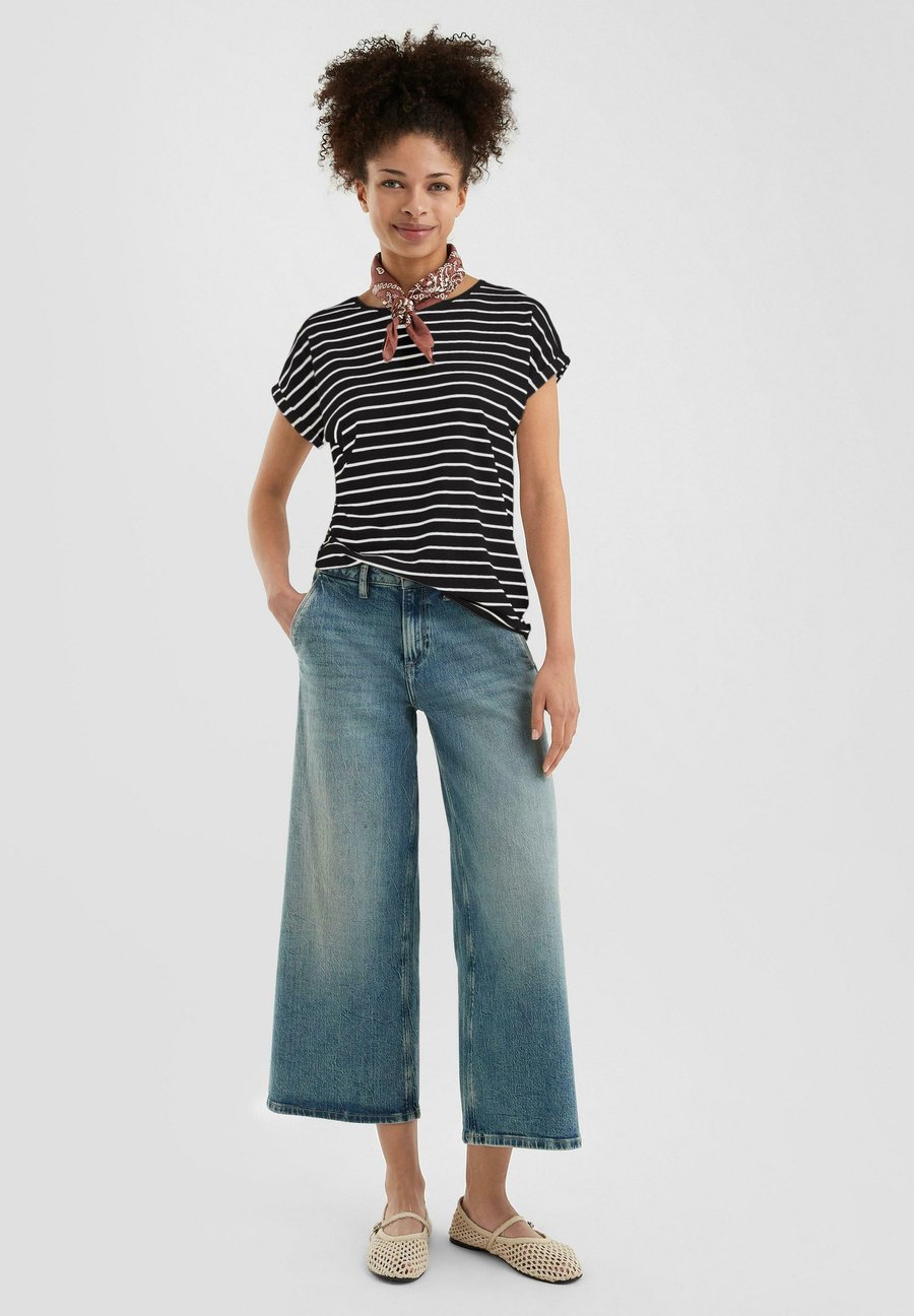 Футболка QS Print T-shirt, Schwarz/Mottled Black, Черный, Футболка QS Print T-shirt, Schwarz/Mottled Black
Футболка QS Print T-shirt, Schwarz/Mottled Black, Черный, Футболка QS Print T-shirt, Schwarz/Mottled Black