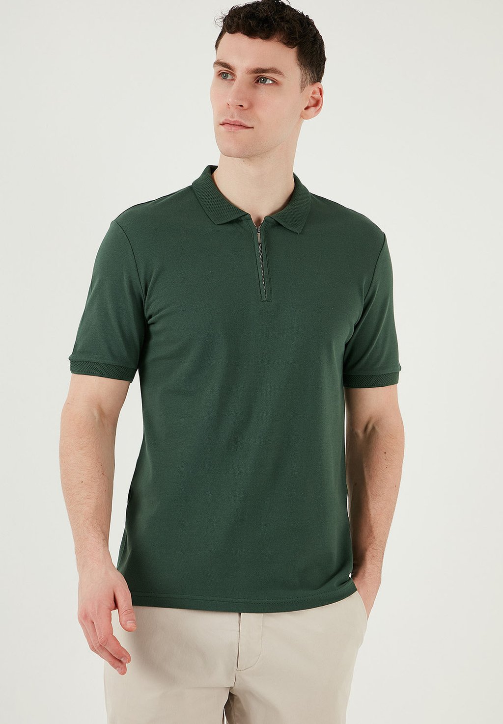 Поло REGULAR FIT Buratti, темно-зеленый
Поло REGULAR FIT Buratti, темно-зеленый