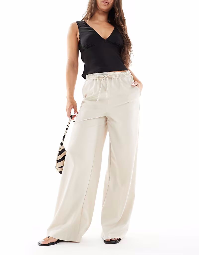 Свободные брюки бежевого цвета Wednesday'S Girl
Свободные брюки бежевого цвета Wednesday'S Girl