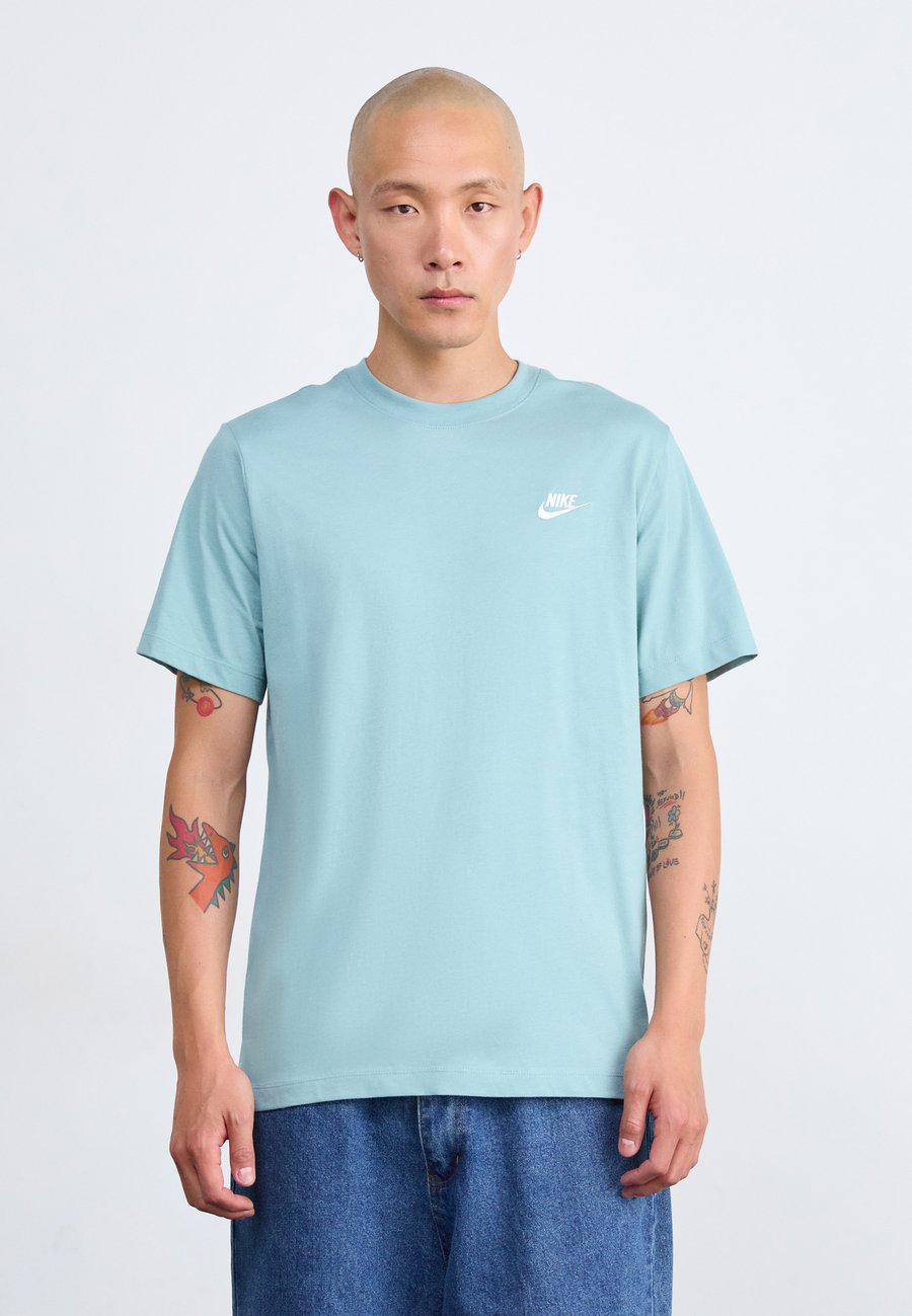 Футболка Nike Sportswear CLUB TEE, Cannon/Blue-Grey
Футболка Nike Sportswear CLUB TEE, Cannon/Blue-Grey