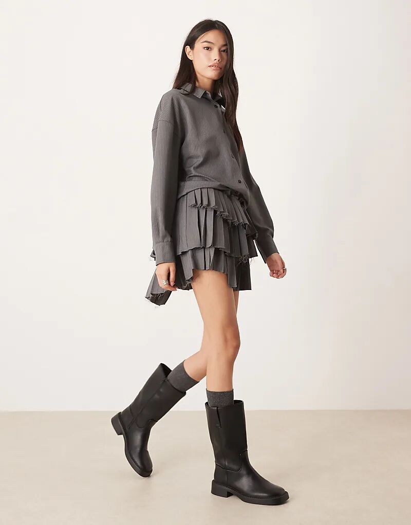 Мини-платье-рубашка ASOS DESIGN с заниженной талией и плиссированной юбкой в серую полоску
Мини-платье-рубашка ASOS DESIGN с заниженной талией и плиссированной юбкой в серую полоску