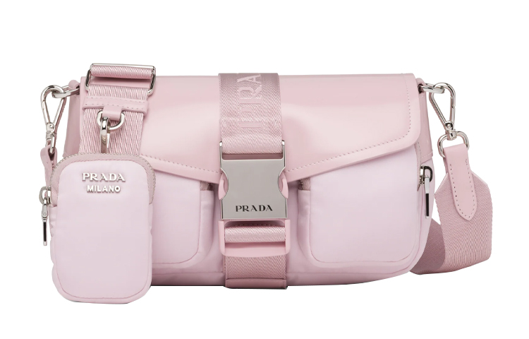 Блестящая кожаная сумка с нейлоновым клапаном, через плечо, женская PRADA, basic set (bag+dust bag)
Блестящая кожаная сумка с нейлоновым клапаном, через плечо, женская PRADA, basic set (bag+dust bag)