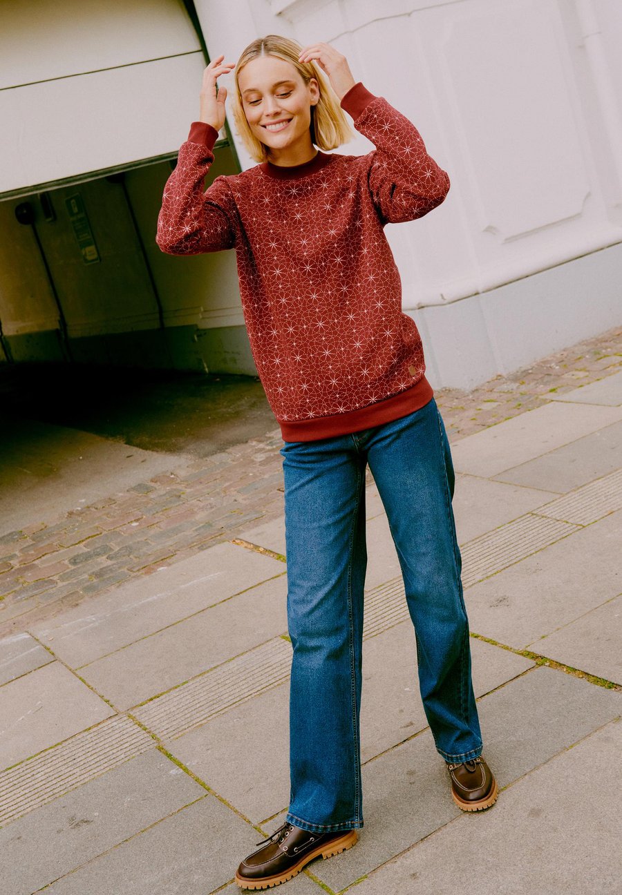 Толстовка Oxmo OXKAREN, Chocolate Truffle/Red, Коричневый, Толстовка Oxmo OXKAREN, Chocolate Truffle/Red
Толстовка Oxmo OXKAREN, Chocolate Truffle/Red, Коричневый, Толстовка Oxmo OXKAREN, Chocolate Truffle/Red