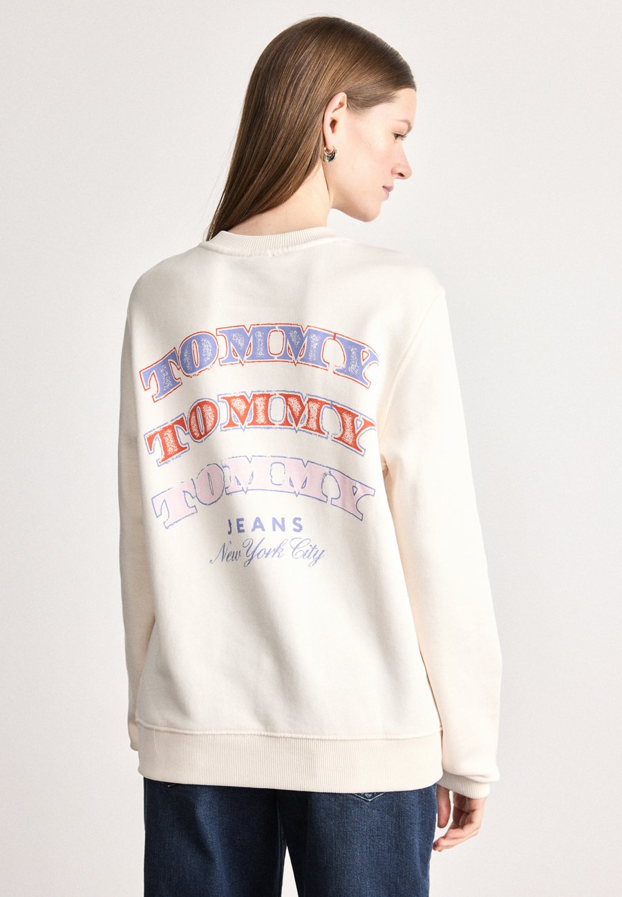 Толстовка Tommy Jeans DOLLAR STACKS CREW, Ancient White/Off-White, Белый, Толстовка Tommy Jeans DOLLAR STACKS CREW, Ancient White/Off-White
Толстовка Tommy Jeans DOLLAR STACKS CREW, Ancient White/Off-White, Белый, Толстовка Tommy Jeans DOLLAR STACKS CREW, Ancient White/Off-White