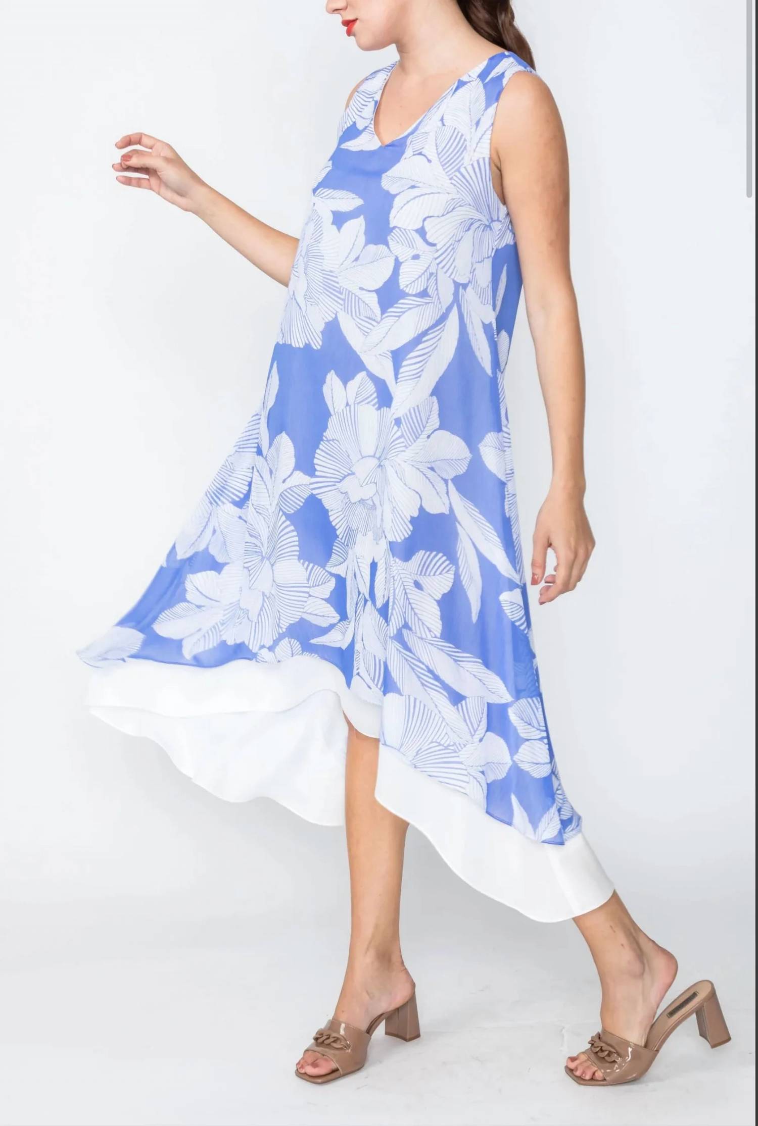 Платье с V-образным вырезом и высоким и низким вырезом в стиле «небо» IC COLLECTION, цвет sky
Платье с V-образным вырезом и высоким и низким вырезом в стиле «небо» IC COLLECTION, цвет sky