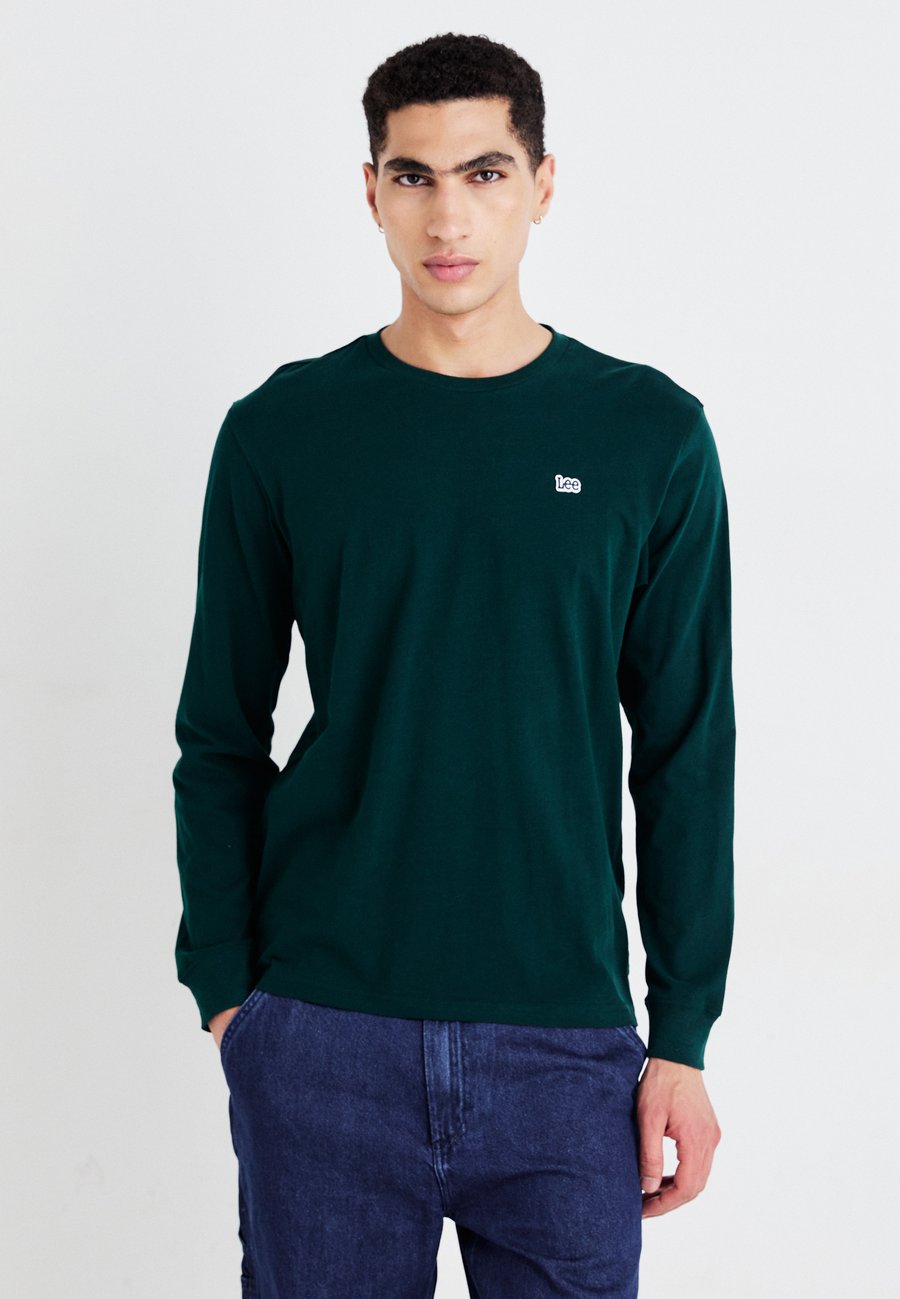 Топ Lee PATCH LOGO TEE, Jade Forest/Green
Топ Lee PATCH LOGO TEE, Jade Forest/Green