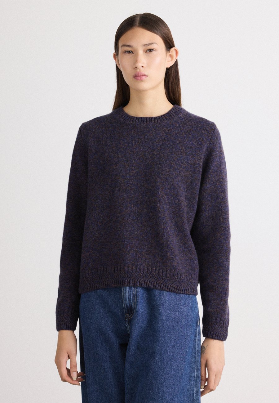 Джемпер sessùn SILTY, Silty Ink Blue/Mottled Dark Blue
Джемпер sessùn SILTY, Silty Ink Blue/Mottled Dark Blue