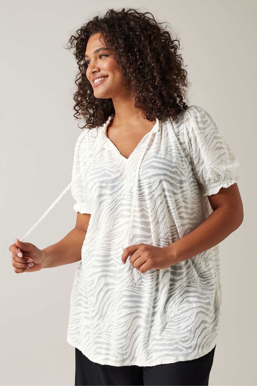 Блузка Burnout с завязкой на шее Evans, белый
Блузка Burnout с завязкой на шее Evans, белый