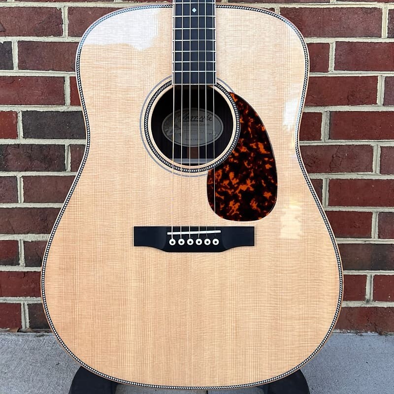 Акустическая гитара Larrivee D-60, Rosewood Back & Sides, Sitka Spruce Top, Satin Neck, Flame Maple Binding, Hard Case
Акустическая гитара Larrivee D-60, Rosewood Back & Sides, Sitka Spruce Top, Satin Neck, Flame Maple Binding, Hard Case