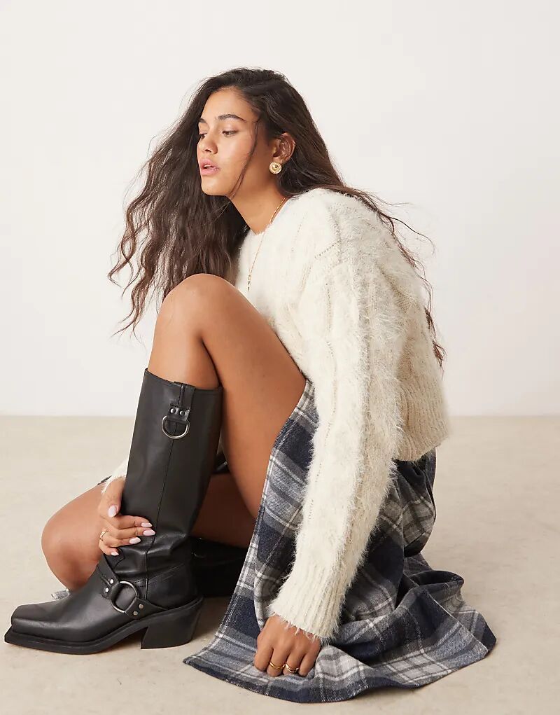 Укороченный пушистый джемпер с косами кремового цвета Vila
Укороченный пушистый джемпер с косами кремового цвета Vila