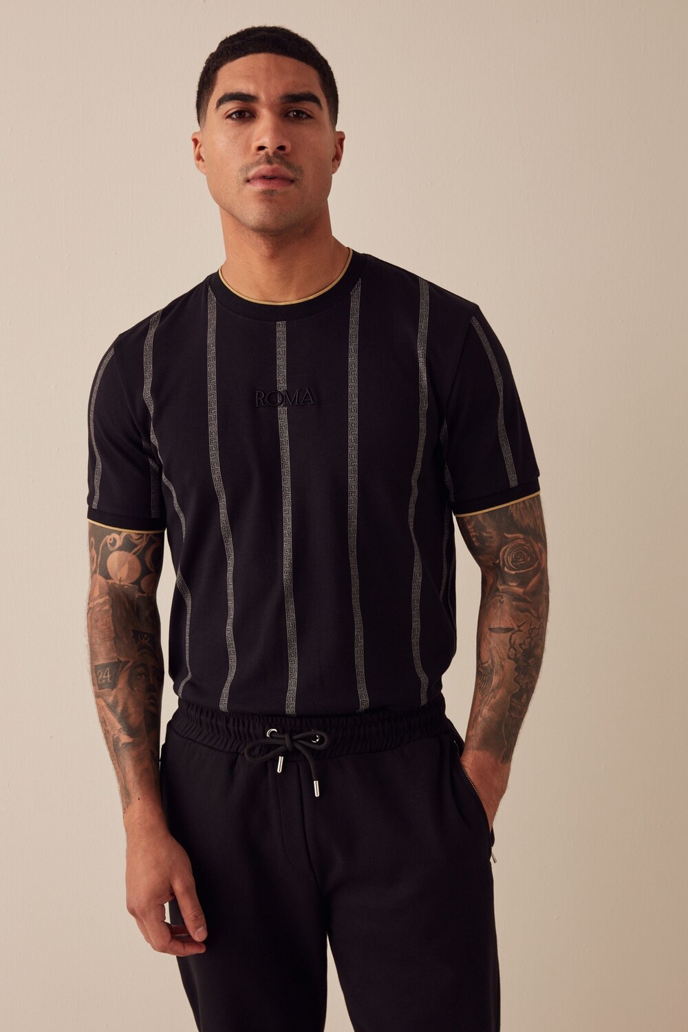 Футболка с вертикальными полосками Next, черный
Футболка с вертикальными полосками Next, черный