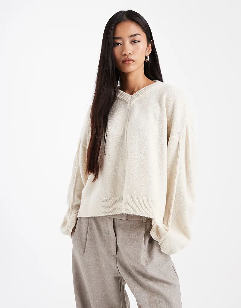 Джемпер с высоким V-образным вырезом и рукавами-бананами ASOS DESIGN кремового цвета
Джемпер с высоким V-образным вырезом и рукавами-бананами ASOS DESIGN кремового цвета