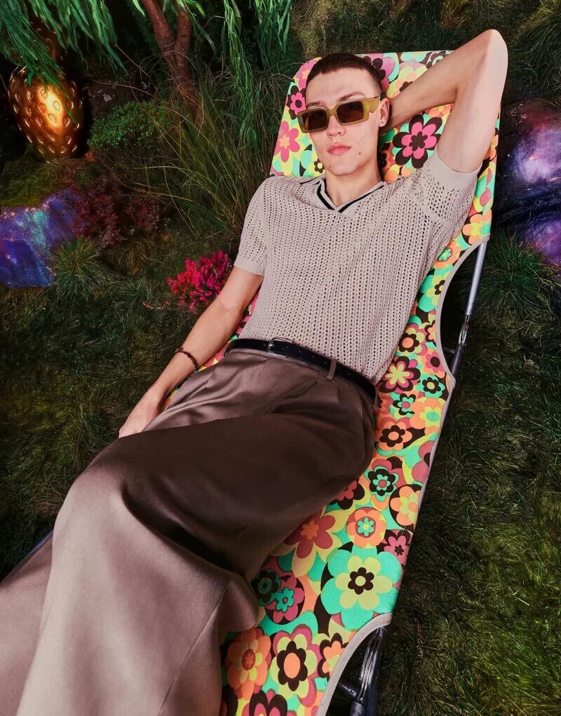 Рубашка-поло светло-бежевого цвета ASOS из легкого трикотажа в виде пуантов с вырезом на горловине
Рубашка-поло светло-бежевого цвета ASOS из легкого трикотажа в виде пуантов с вырезом на горловине