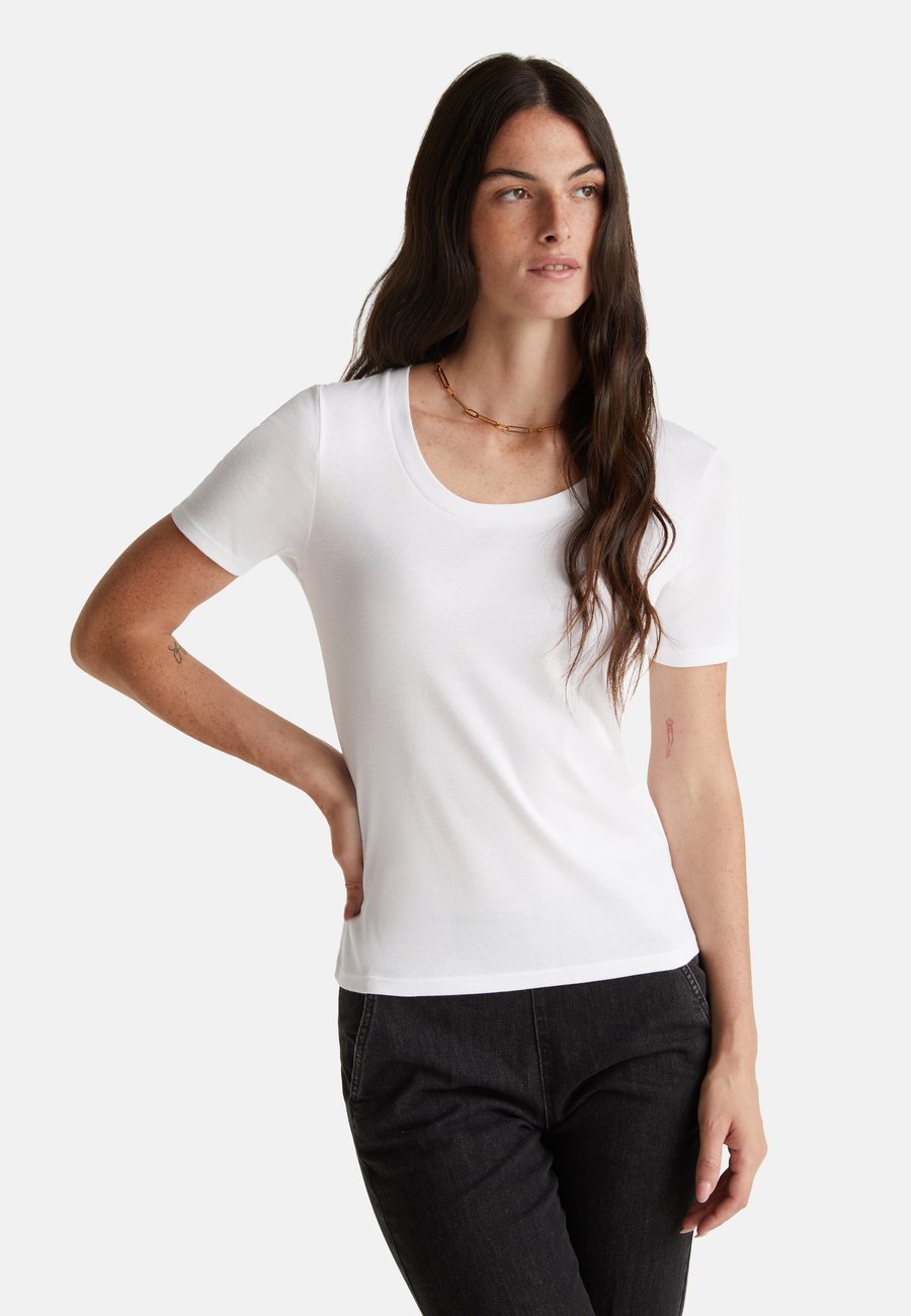 Футболка United Colors of Benetton SHORT SLEEVE, White
Футболка United Colors of Benetton SHORT SLEEVE, White