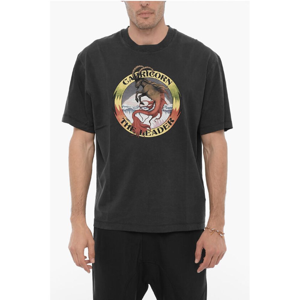 Футболка с круглым вырезом CAPRICORN THE LEADER облегающего кроя Neil Barrett, Gray 
Футболка с круглым вырезом CAPRICORN THE LEADER облегающего кроя Neil Barrett, Gray