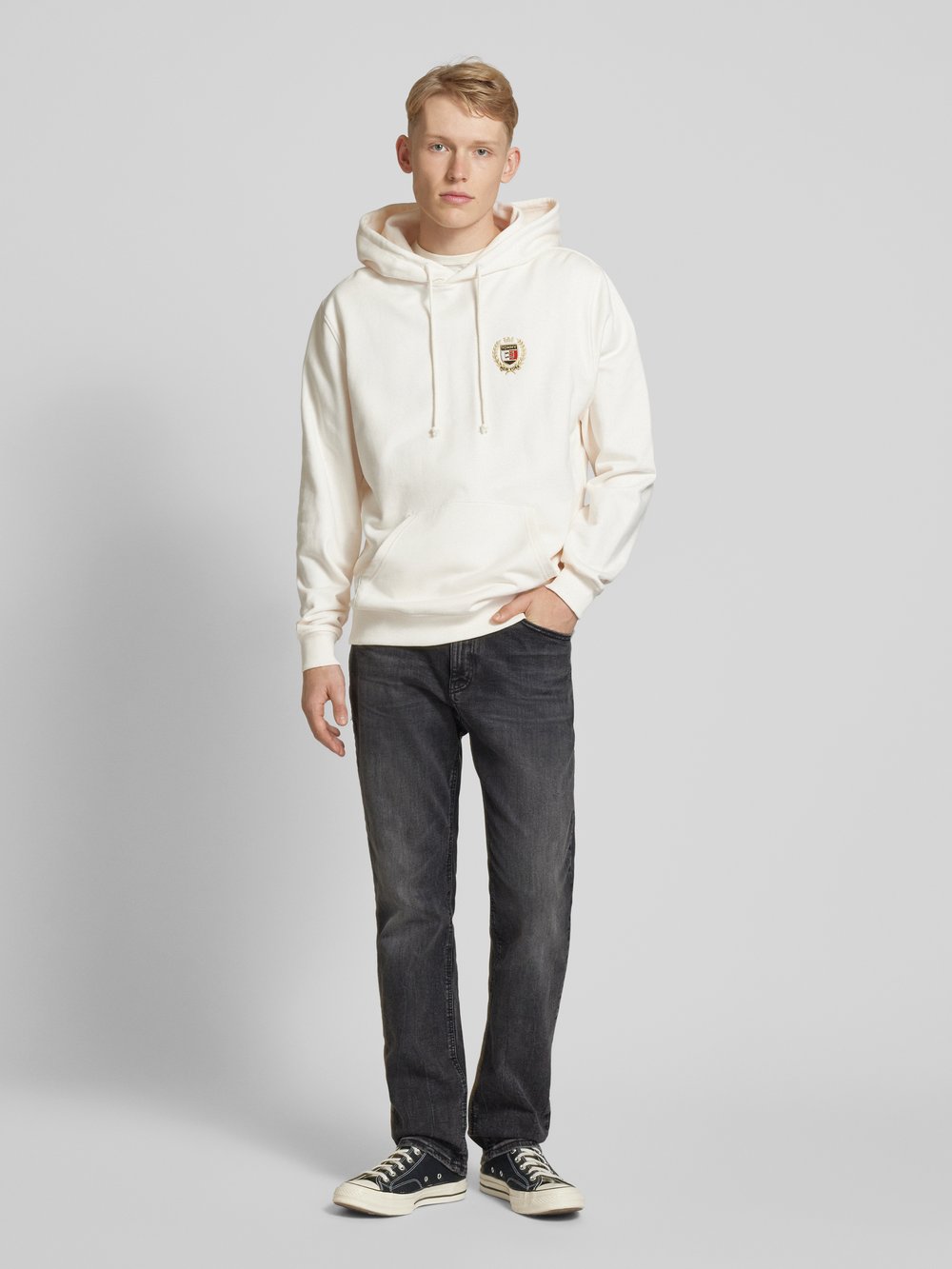 Джинсы облегающего кроя из вискозы с пятью карманами, модель «RYAN» Tommy Jeans, черный
Джинсы облегающего кроя из вискозы с пятью карманами, модель «RYAN» Tommy Jeans, черный