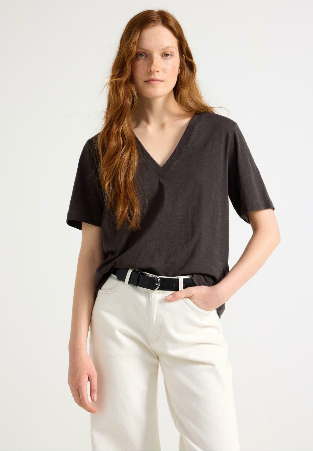 Базовая футболка WITH V-NECK Lindex, темно-коричневый
Базовая футболка WITH V-NECK Lindex, темно-коричневый