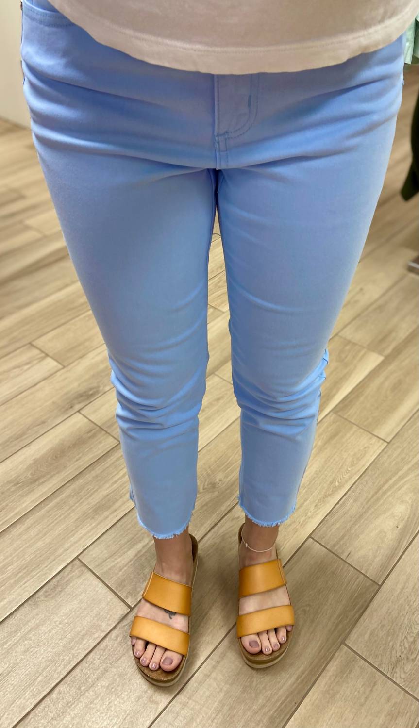 Джинсы с бахромой в небесном цвете GG Jeans, Sky
Джинсы с бахромой в небесном цвете GG Jeans, Sky