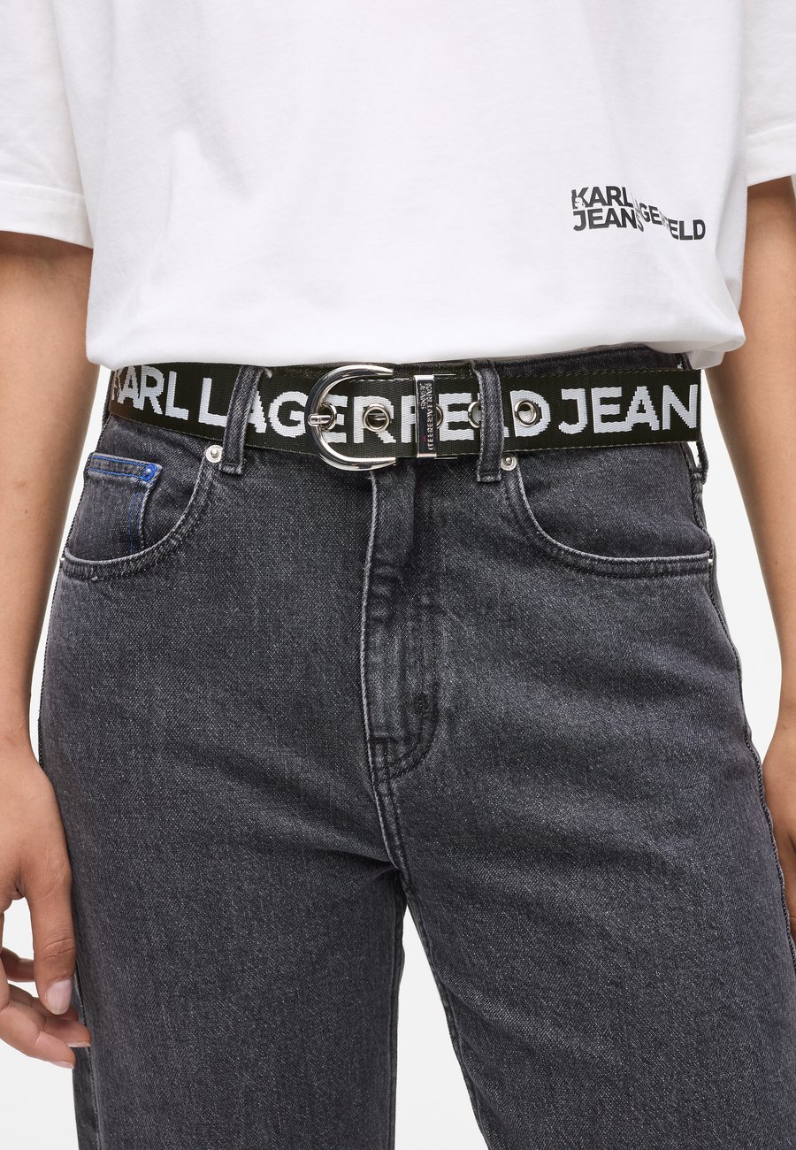 Ремень Karl Lagerfeld Jeans REVERSIBLE WEBBING, Black/Silver-Coloured/Black
Ремень Karl Lagerfeld Jeans REVERSIBLE WEBBING, Black/Silver-Coloured/Black