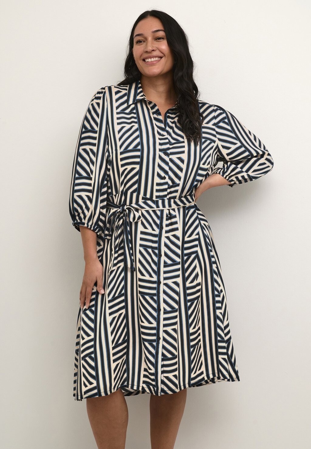 Классическая рубашка Kaffe Curve FIA SHANTOON, цвет sand dollar graphic stripe
Классическая рубашка Kaffe Curve FIA SHANTOON, цвет sand dollar graphic stripe