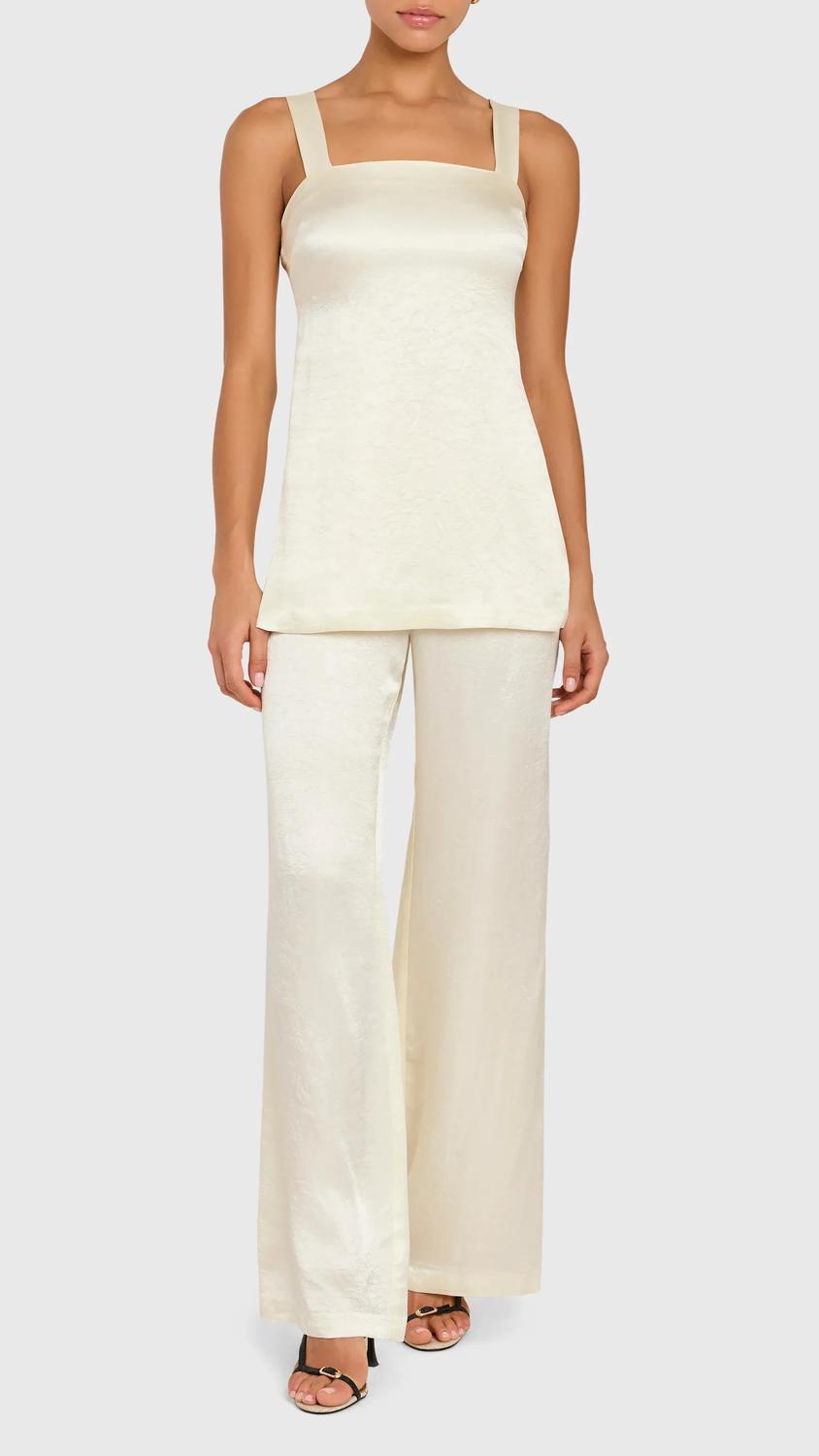 Amanda Uprichard Топ Mariko из фактурного атласа с боковым разрезом, цвет слоновая кость
Amanda Uprichard Топ Mariko из фактурного атласа с боковым разрезом, цвет слоновая кость