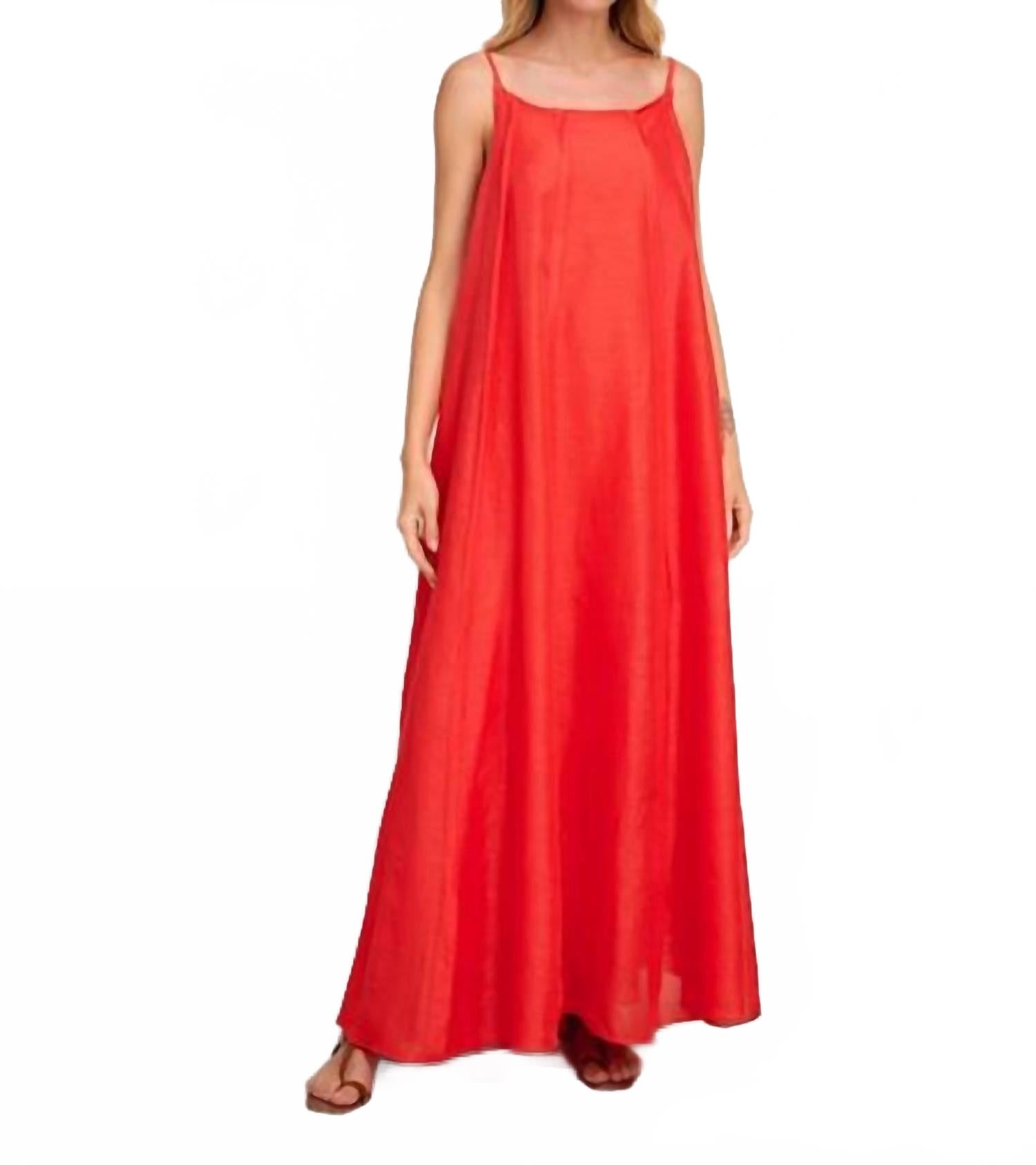 Красное платье макси Callisto Pearl and Caviar
Красное платье макси Callisto Pearl and Caviar