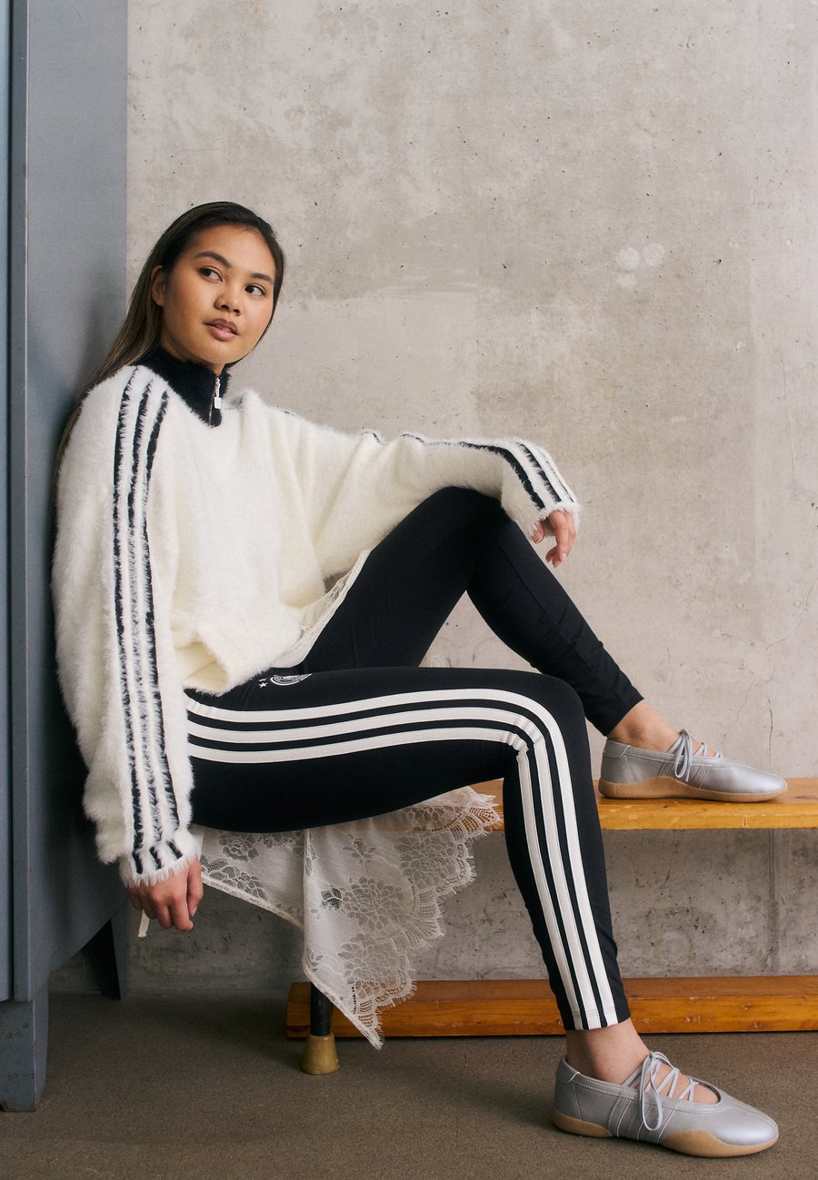 Леггинсы Adidas Performance GERMANY DNA LEGGINGS, Black
Леггинсы Adidas Performance GERMANY DNA LEGGINGS, Black