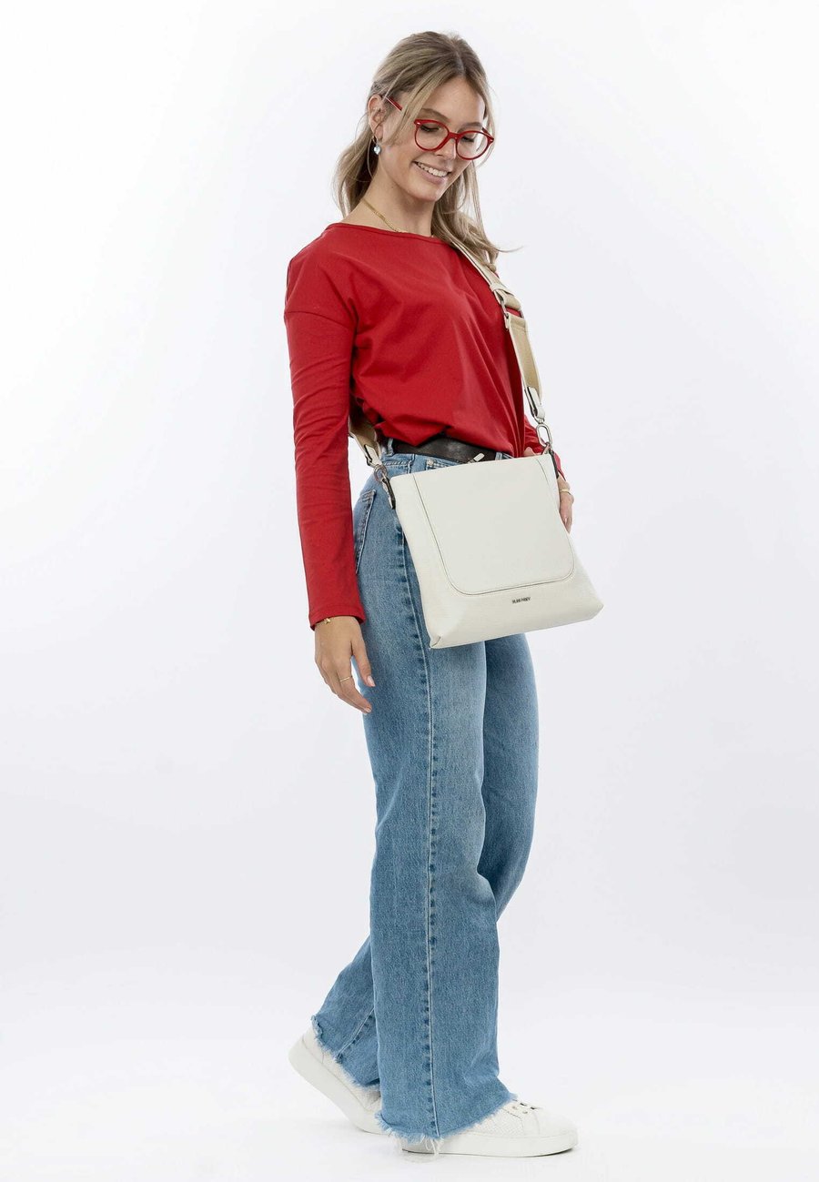 Сумка кросс-боди SURI FREY KIMBERLY, Ecru/Beige
Сумка кросс-боди SURI FREY KIMBERLY, Ecru/Beige