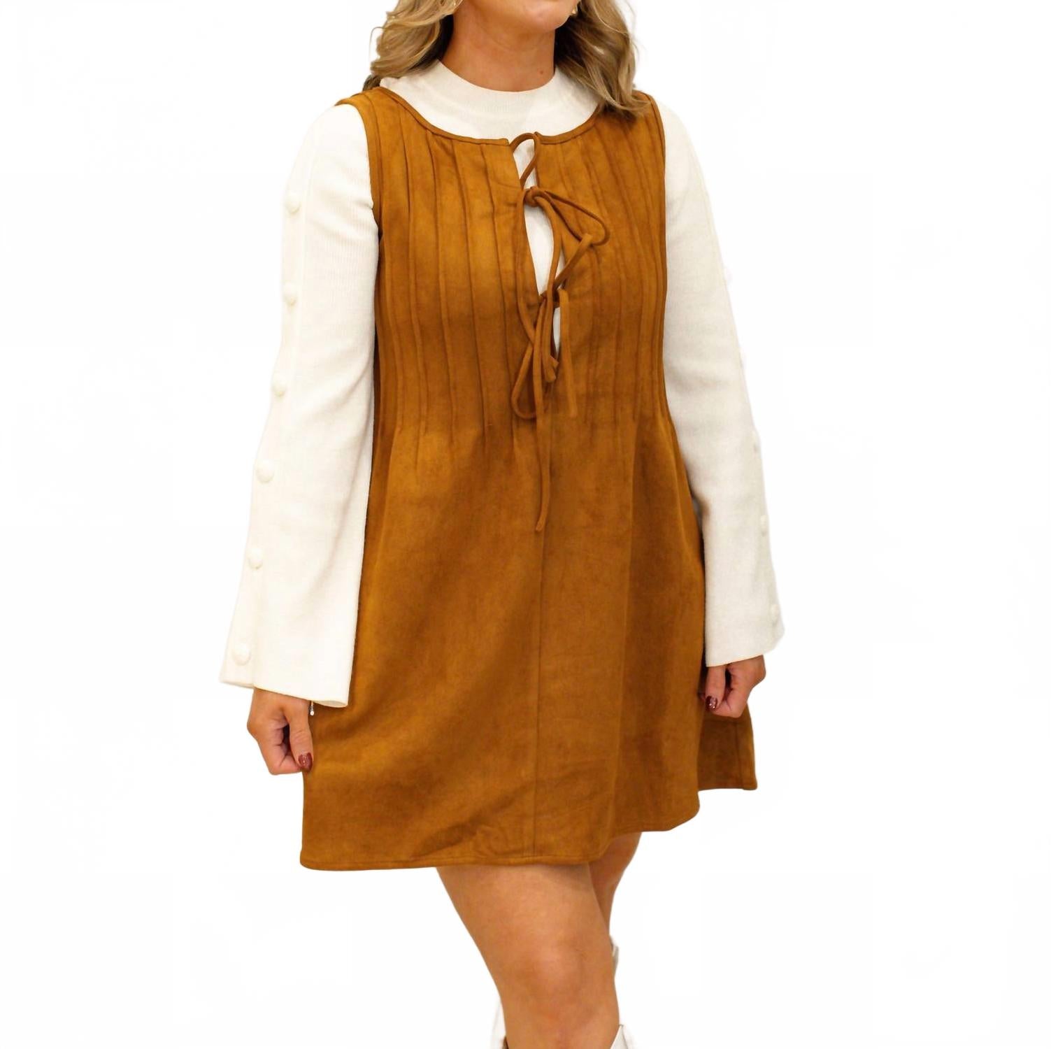 Замшевое мини-платье без рукавов с защипами цвета кэмел Klesis, коричневый
Замшевое мини-платье без рукавов с защипами цвета кэмел Klesis, коричневый