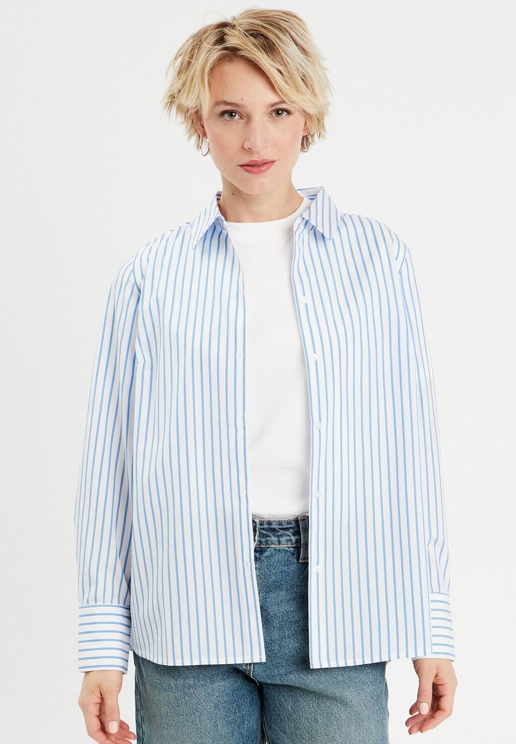 Блузка на пуговицах MIT LANGEN ÄRMELN Cache Cache, белый 
Блузка на пуговицах MIT LANGEN ÄRMELN Cache Cache, белый