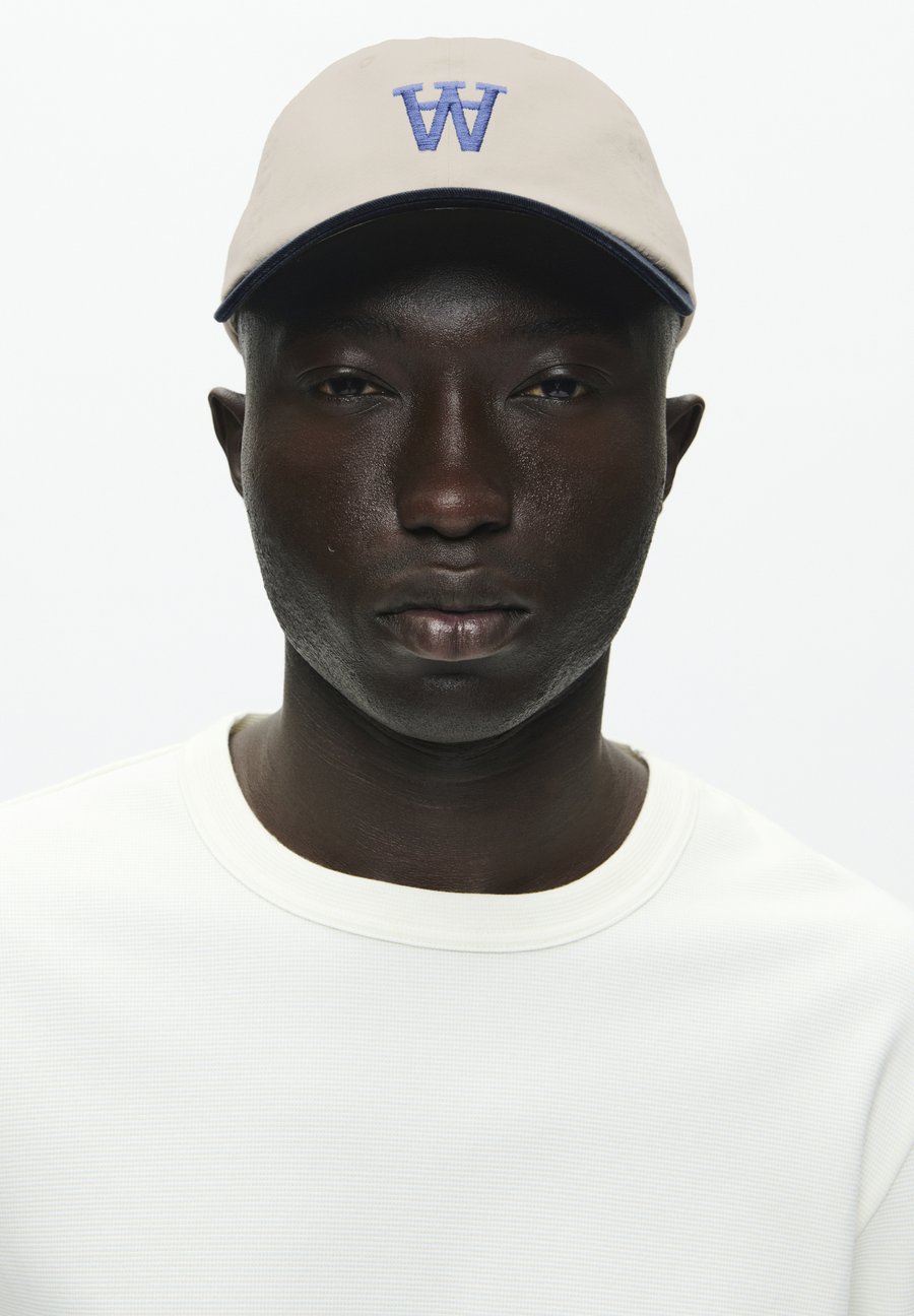 Бейсболка DOUBLE A BY W.W. WWAA EMBROIDERY CAP 25246, Off White/Off-White
Бейсболка DOUBLE A BY W.W. WWAA EMBROIDERY CAP 25246, Off White/Off-White