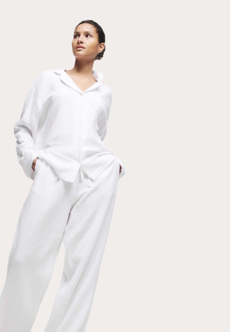 Пижамный комплект Marks & Spencer SET, White
Пижамный комплект Marks & Spencer SET, White