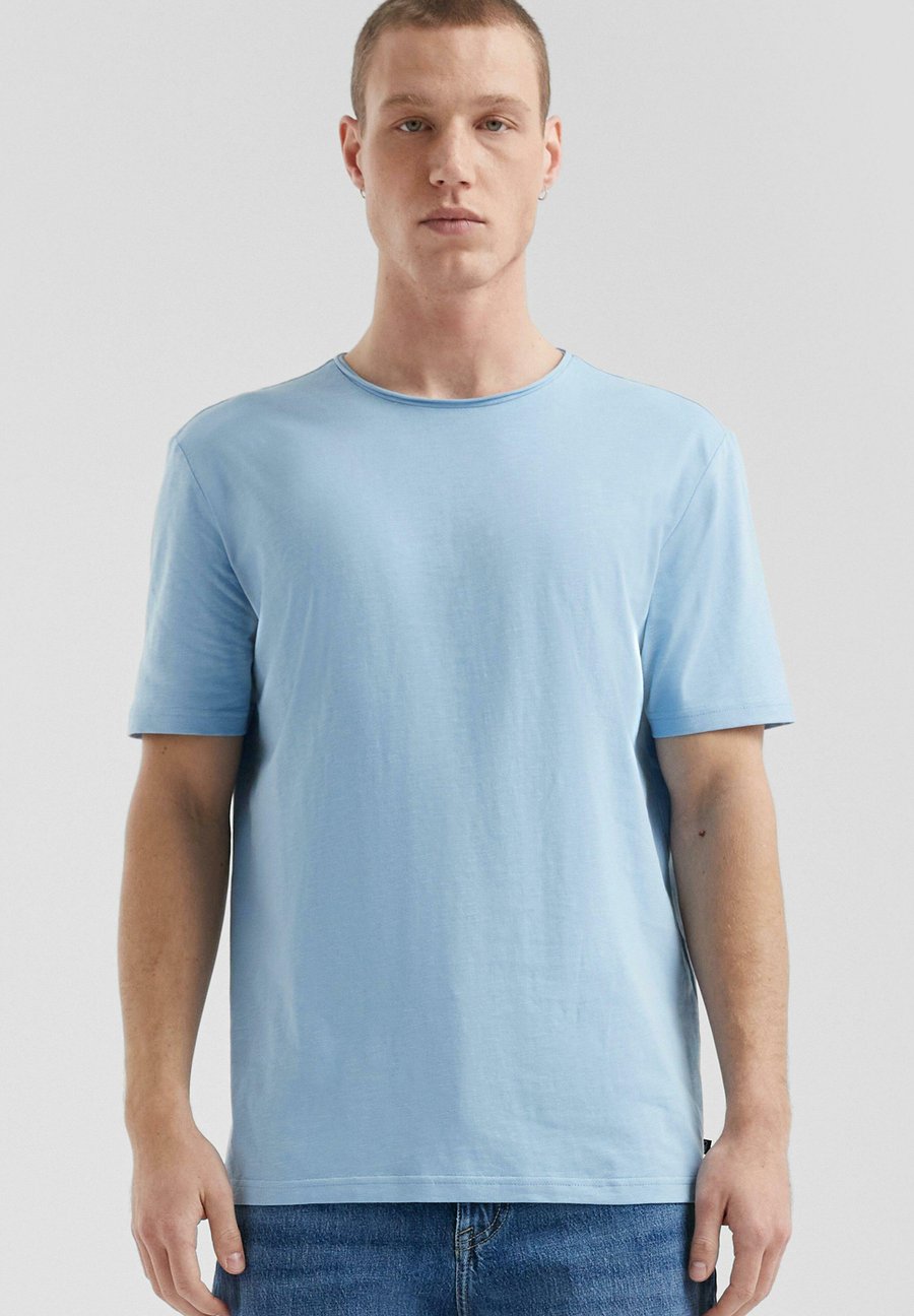 Футболка QS MIT ROLLKANTE UND FLAMMGARNSTRUKTUR, Hellblau/Light Blue, Синий, Футболка QS MIT ROLLKANTE UND FLAMMGARNSTRUKTUR, Hellblau/Light Blue
Футболка QS MIT ROLLKANTE UND FLAMMGARNSTRUKTUR, Hellblau/Light Blue, Синий, Футболка QS MIT ROLLKANTE UND FLAMMGARNSTRUKTUR, Hellblau/Light Blue
