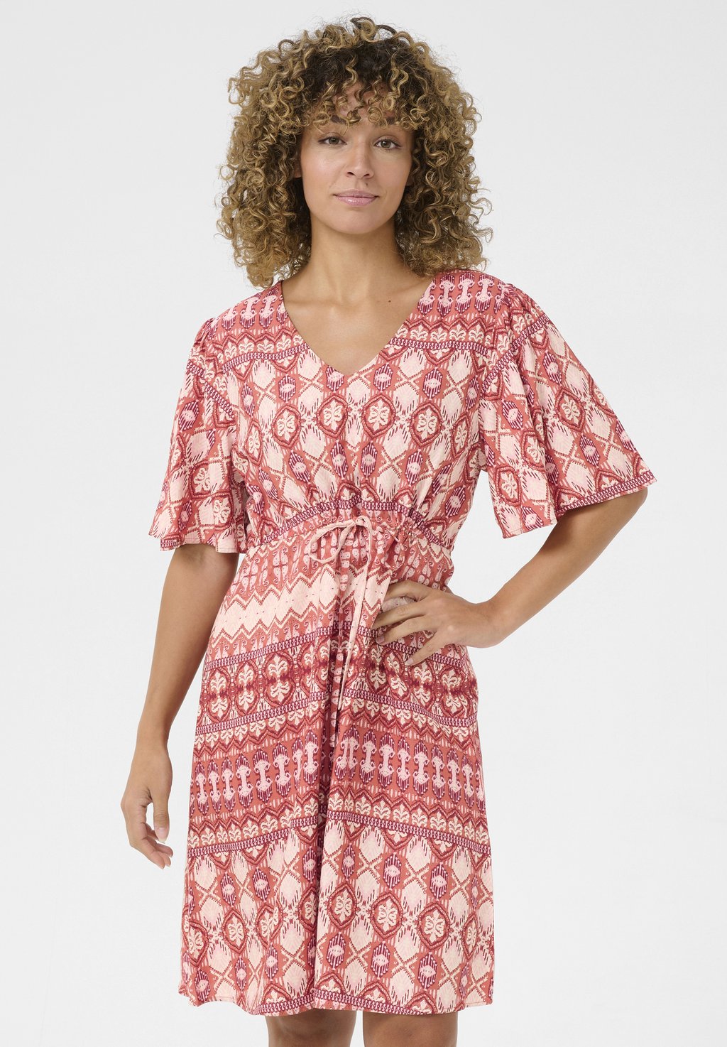 Повседневное платье TIAH Cream, светло-розовый
Повседневное платье TIAH Cream, светло-розовый