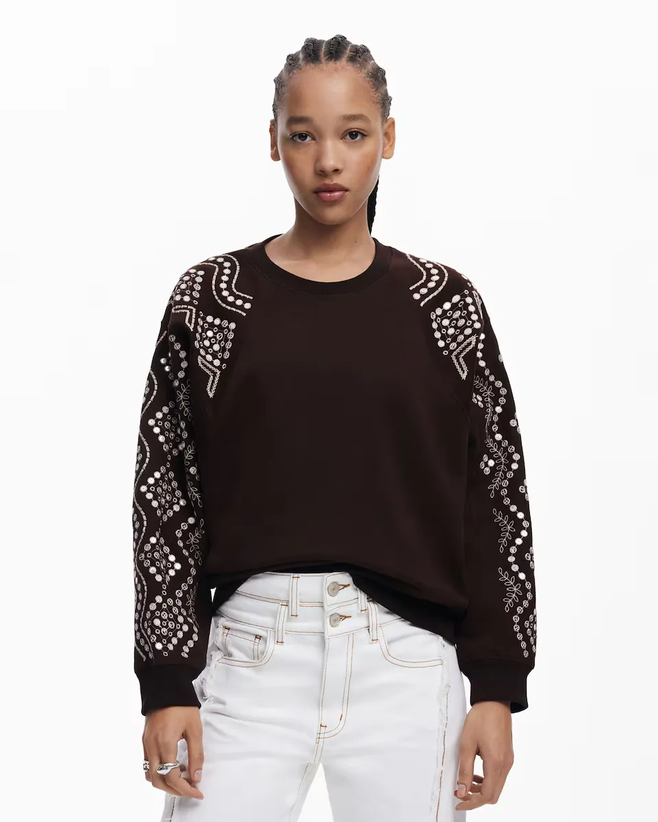 Женский свитшот с круглым вырезом и заклепками на рукавах Desigual, коричневый
Женский свитшот с круглым вырезом и заклепками на рукавах Desigual, коричневый