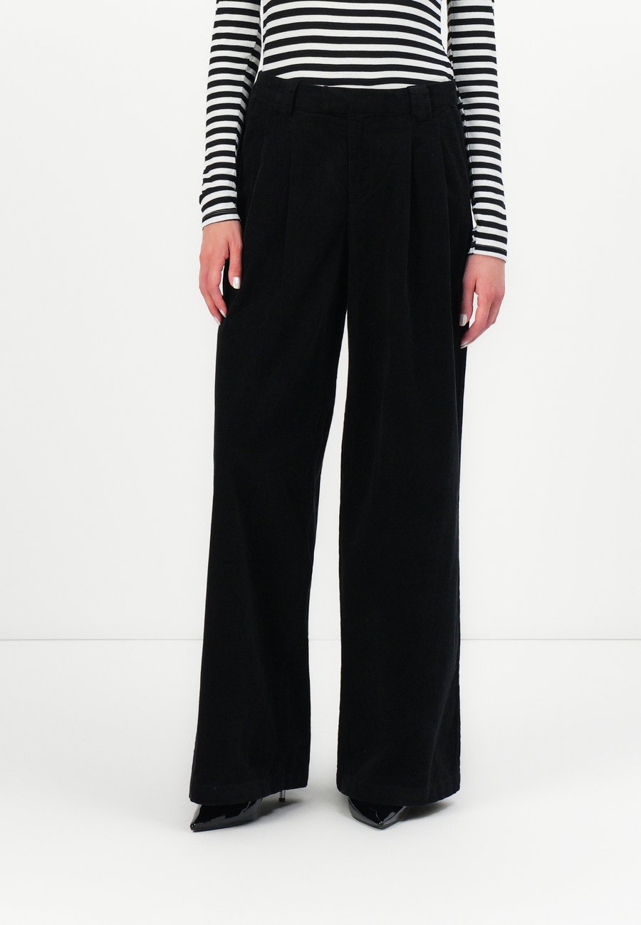 Брюки ONLY ONLSVEA NESSA WIDE , Black
Брюки ONLY ONLSVEA NESSA WIDE , Black