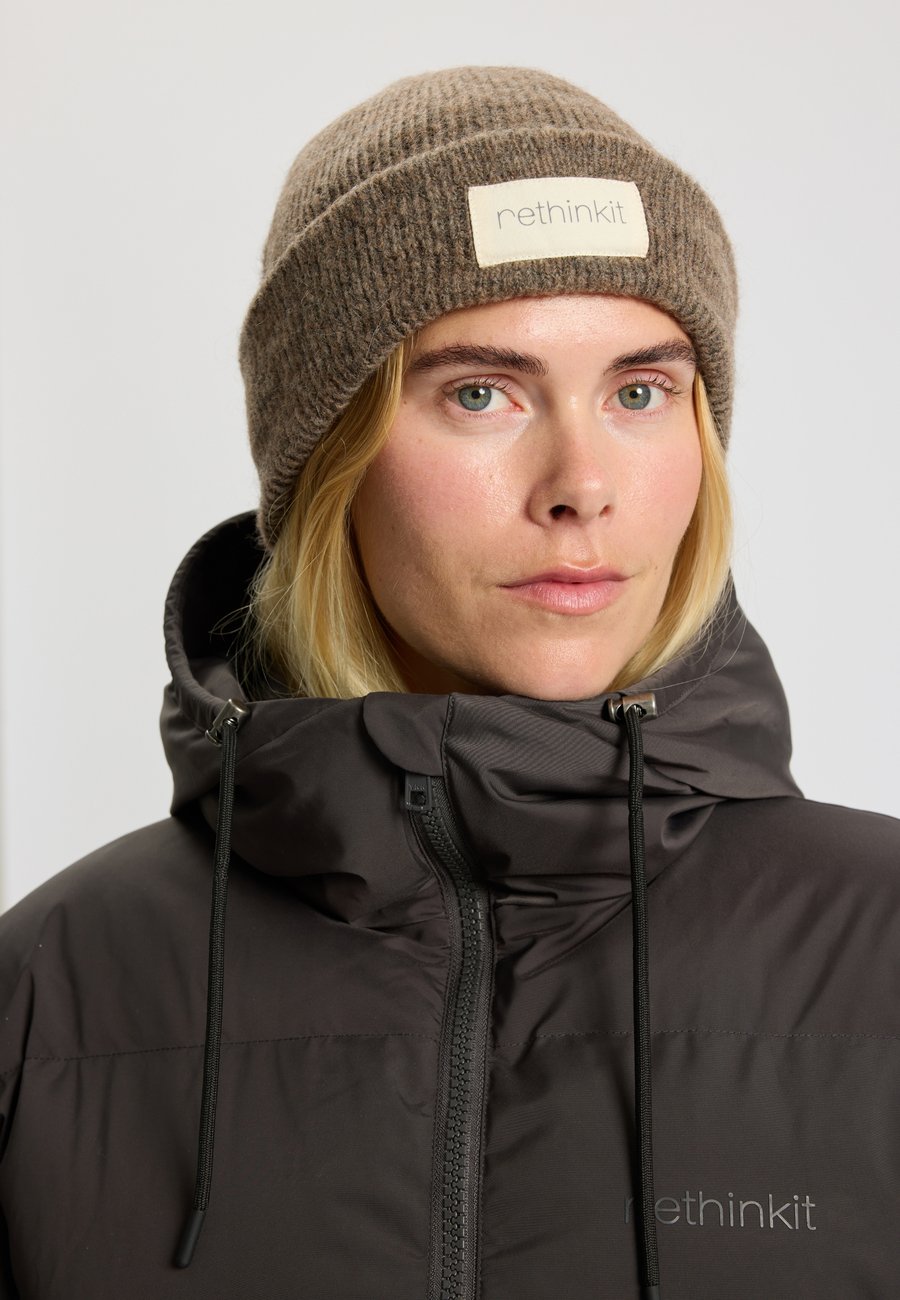 Шапка rethinkit studios Beanie, Dark Brown Melange/Mottled Dark Brown
Шапка rethinkit studios Beanie, Dark Brown Melange/Mottled Dark Brown