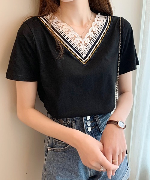 Футболка с V-образным вырезом и вышитым кружевом Jayro, черный
Футболка с V-образным вырезом и вышитым кружевом Jayro, черный