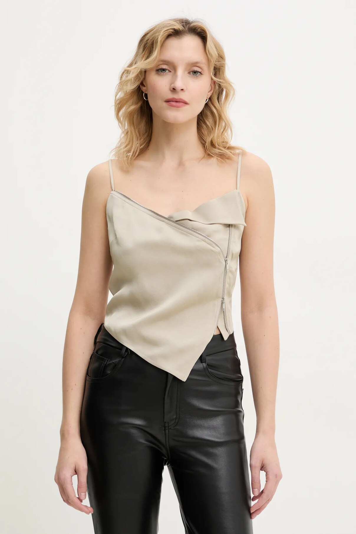 Блузка ZORKA Nanushka, бежевый
Блузка ZORKA Nanushka, бежевый