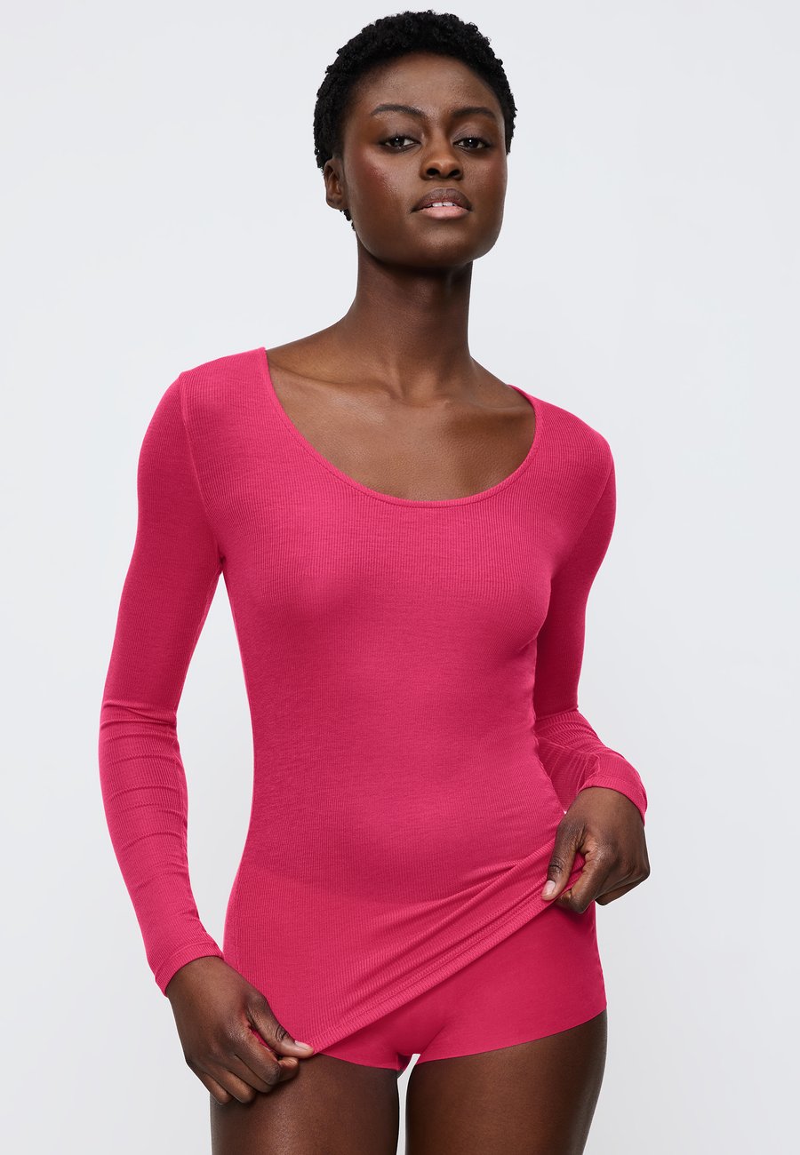 Топ Triumph LONGSLEEVE, Flashy Pink/Pink
Топ Triumph LONGSLEEVE, Flashy Pink/Pink