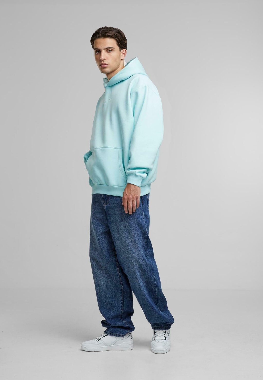 Свитер с капюшоном SMALL SIGNATURE ESSENTIAL OS Karl Kani, светло-голубой
Свитер с капюшоном SMALL SIGNATURE ESSENTIAL OS Karl Kani, светло-голубой