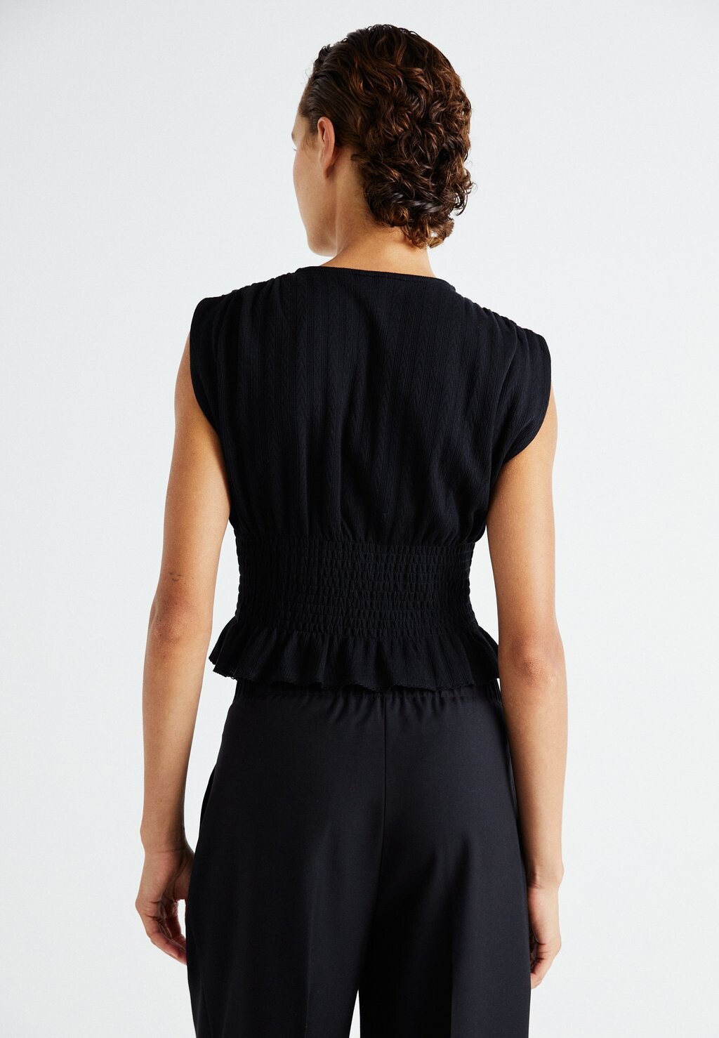 Топ VMMENJA Vero Moda, черный
Топ VMMENJA Vero Moda, черный