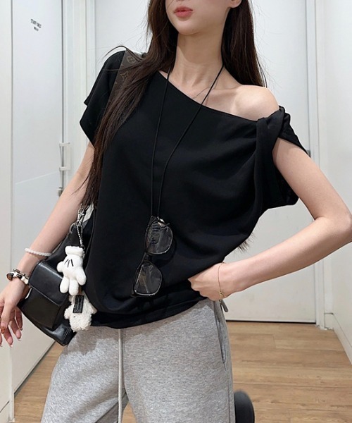 FREE STYLISTS Топ с открытыми плечами, бренд YUGA YGMC, черный
FREE STYLISTS Топ с открытыми плечами, бренд YUGA YGMC, черный