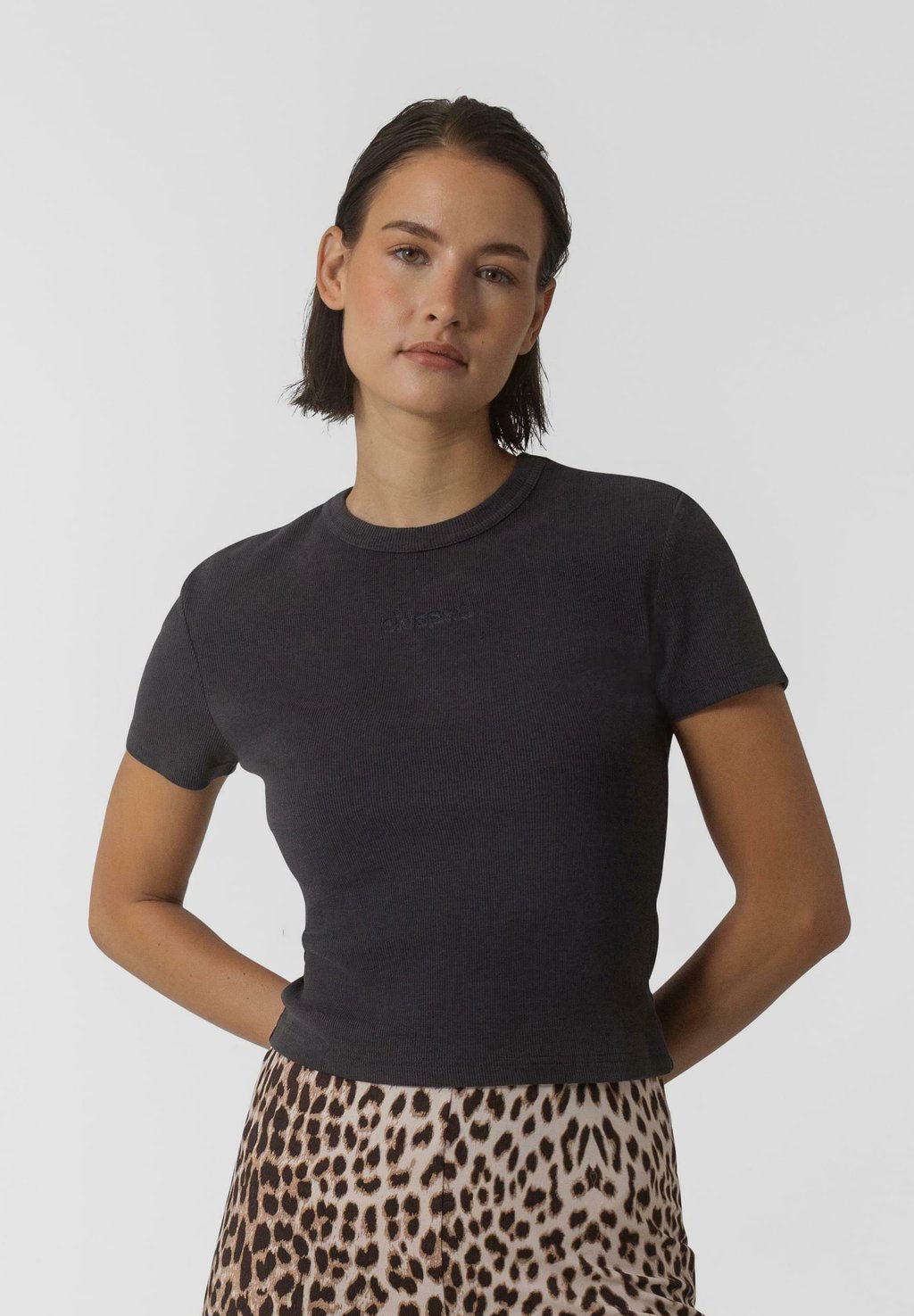 Базовая футболка IVY OH APRIL, черный
Базовая футболка IVY OH APRIL, черный