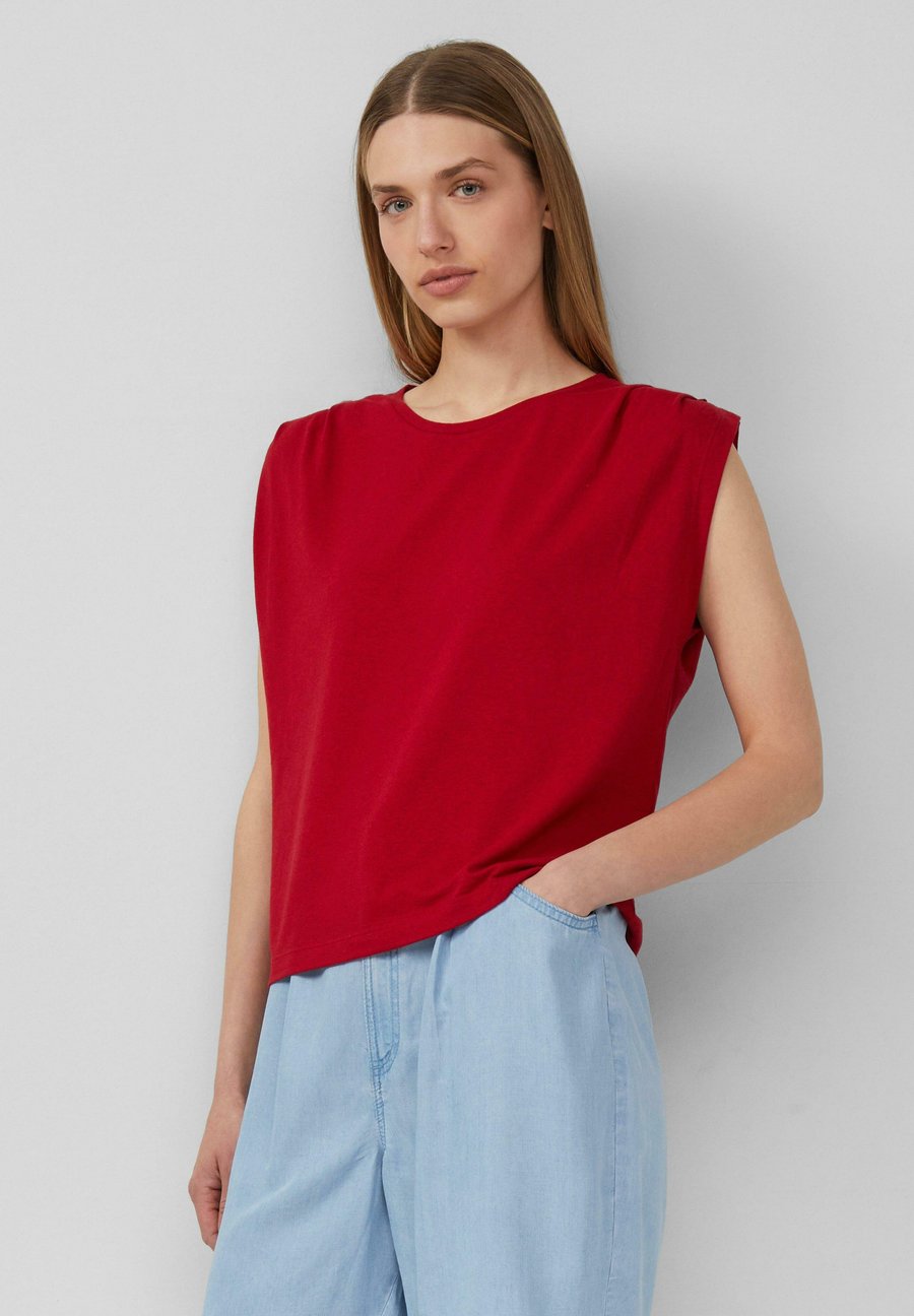 Футболка s.Oliver VERKÜRZTES MIT FALTENDETAILS, Mohnrot/Red, Красный, Футболка s.Oliver VERKÜRZTES MIT FALTENDETAILS, Mohnrot/Red
Футболка s.Oliver VERKÜRZTES MIT FALTENDETAILS, Mohnrot/Red, Красный, Футболка s.Oliver VERKÜRZTES MIT FALTENDETAILS, Mohnrot/Red